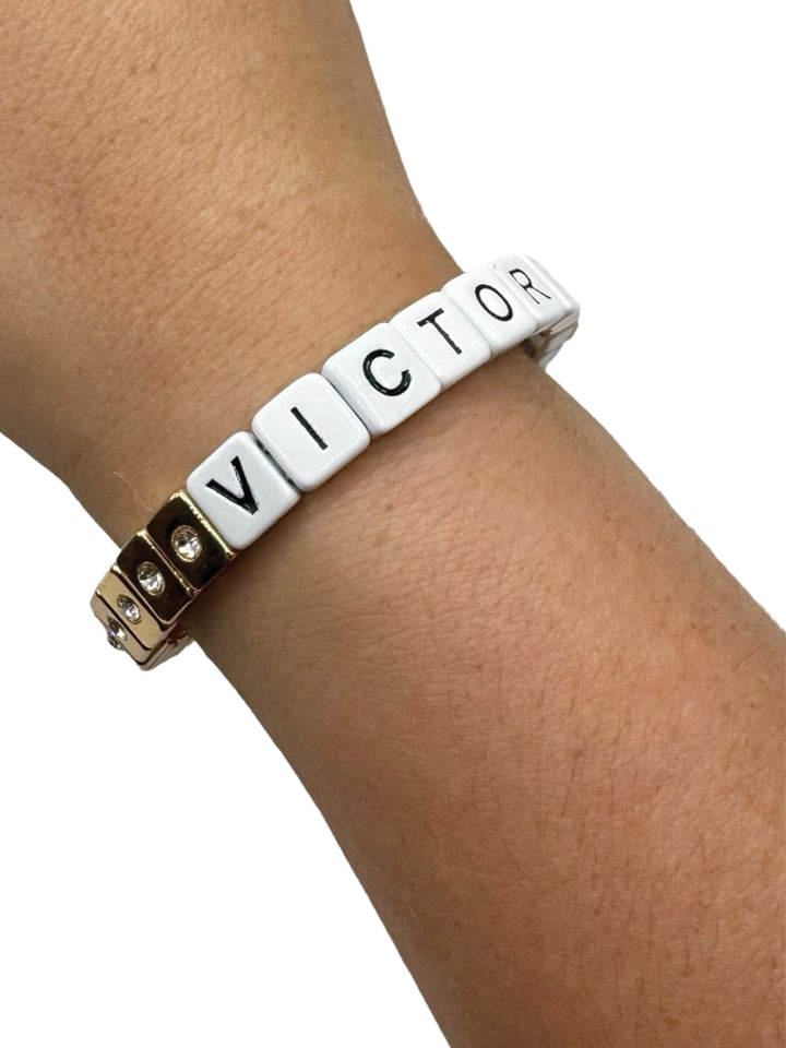Bracelet: &