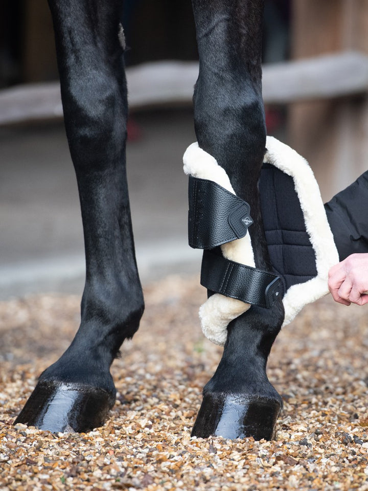 Fleece Edged Mesh Brushing Boot