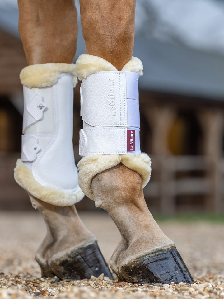 Fleece Edged Mesh Brushing Boot